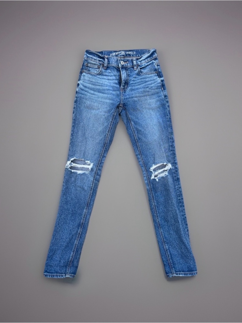 American Eagle AE 90s Skinny Jeans Size 0 in EUC distressed denim